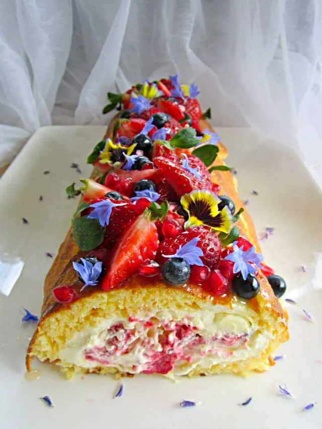 Berry coconut and lemon roulade with rose water cream|CHUENCHAIさん