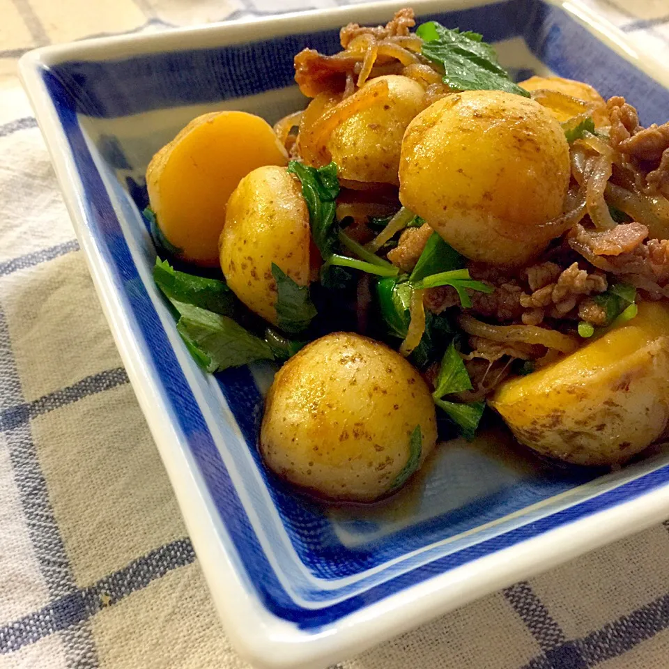 新じゃがと牛肉の煮物|🌀さん