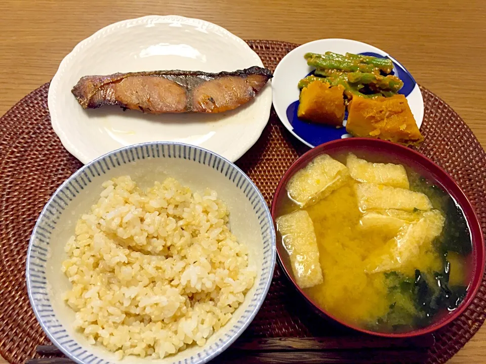 カボチャの煮物、カボチャと油揚げ、ワカメの味噌汁、さやいんげんのピーナッツバター和え|TonyYamadaさん