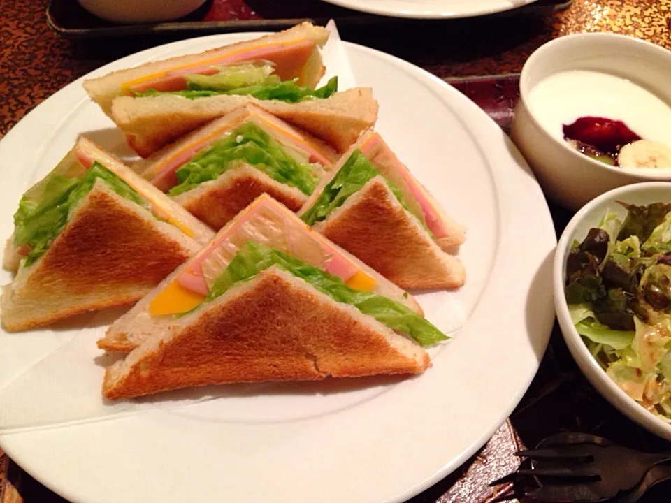 喫茶店のハムチーズ焼きサンドセット|ちゃみこさん