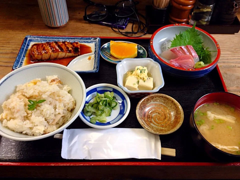 土曜日定食（鯛めし、カジキステーキ、刺身）|chan mitsuさん