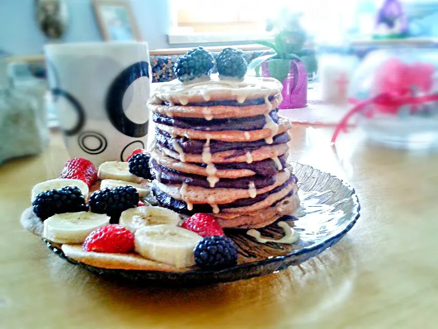 Vegan pancakes with homemade chocolate mousse
Is it legal to marry food? Because I want to get this pancake tower as my husband ♥ 

 #veganfood #pancakes #choco|Vanessa Weixlbraunさん