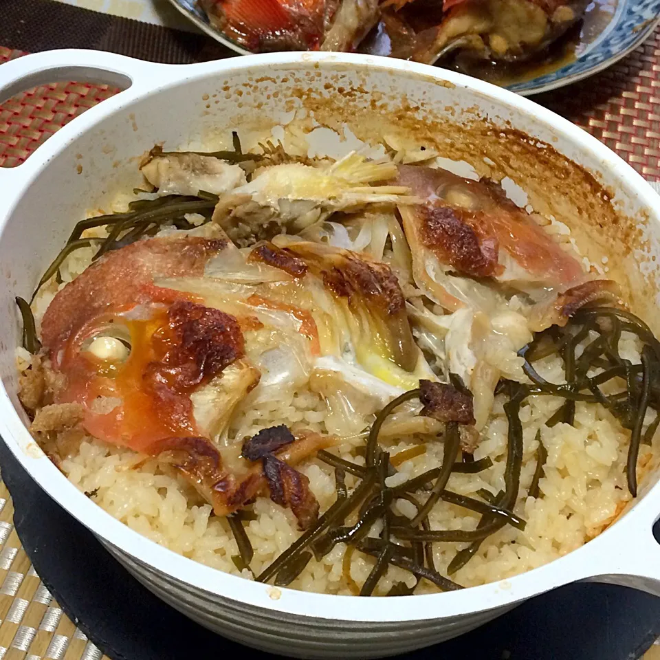 甘鯛の尾頭と塩昆布で炊き込みご飯 塩昆布がいい仕事をします。😋|佐野未起さん