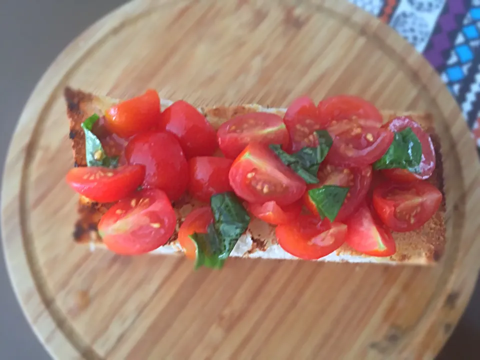 Bruschetta with home-grown tomatoes and basil|angieさん