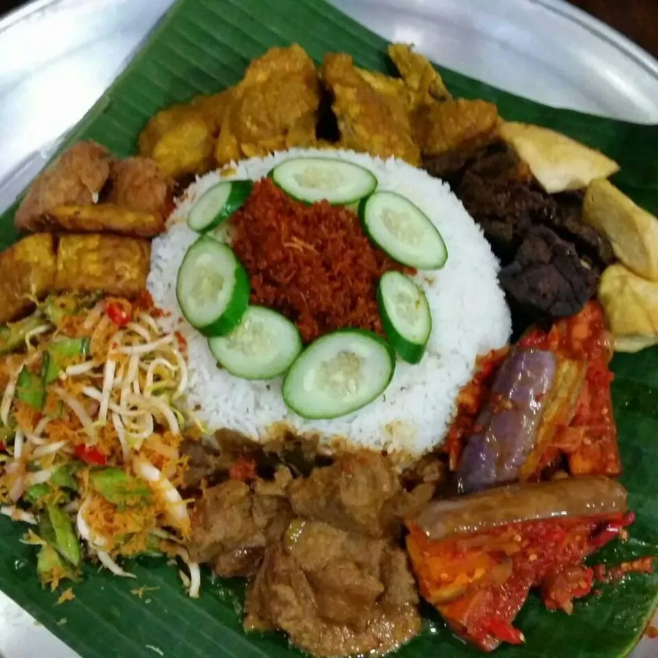 Singaporean Nasi Ambeng Complete Set|FooDin'sさん