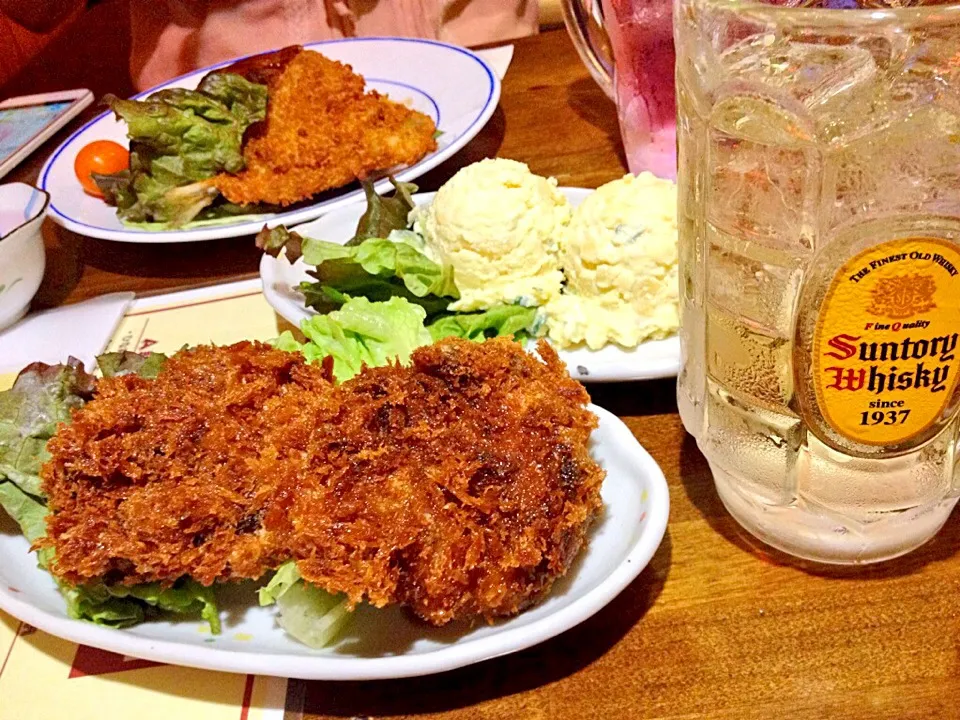 メンチカツとポテサラとハイボール…♡|あぼちさん