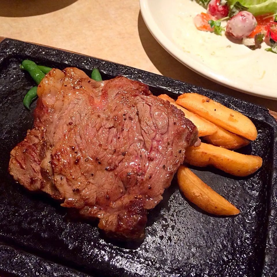 Snapdishの料理写真:250g Steak|Kath Kanekoさん