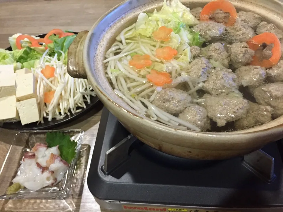 Snapdishの料理写真:明朝2℃❗️ >_< で肉団子鍋・タコ刺身|まーままさん