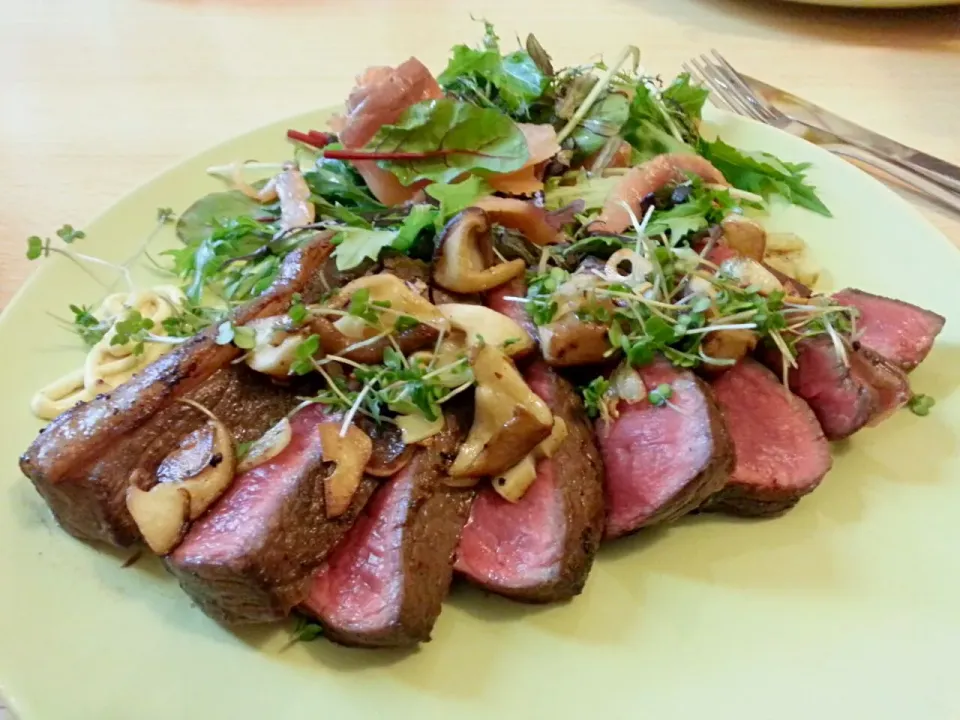 Steak made medium rare ♥|Davina Dingさん