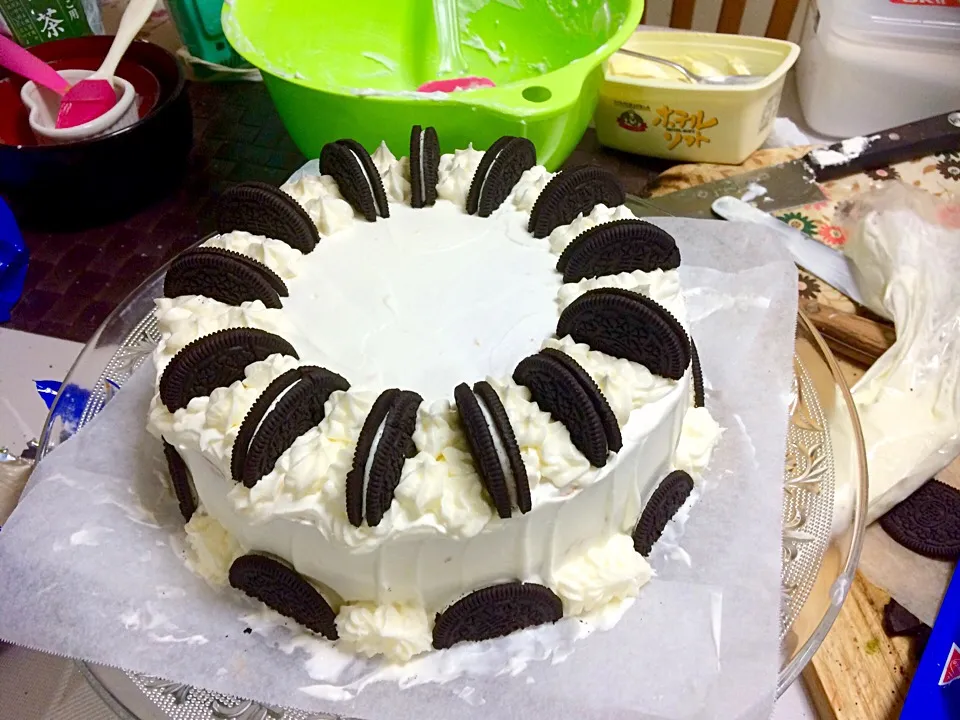 Oreo cake for my special friend on her bday ...have to finish decorating this tomorrow past midnight here have to sleep (*^_^*)  goodnight and see you in tra la|Babyluv Cabrera Ocampoさん