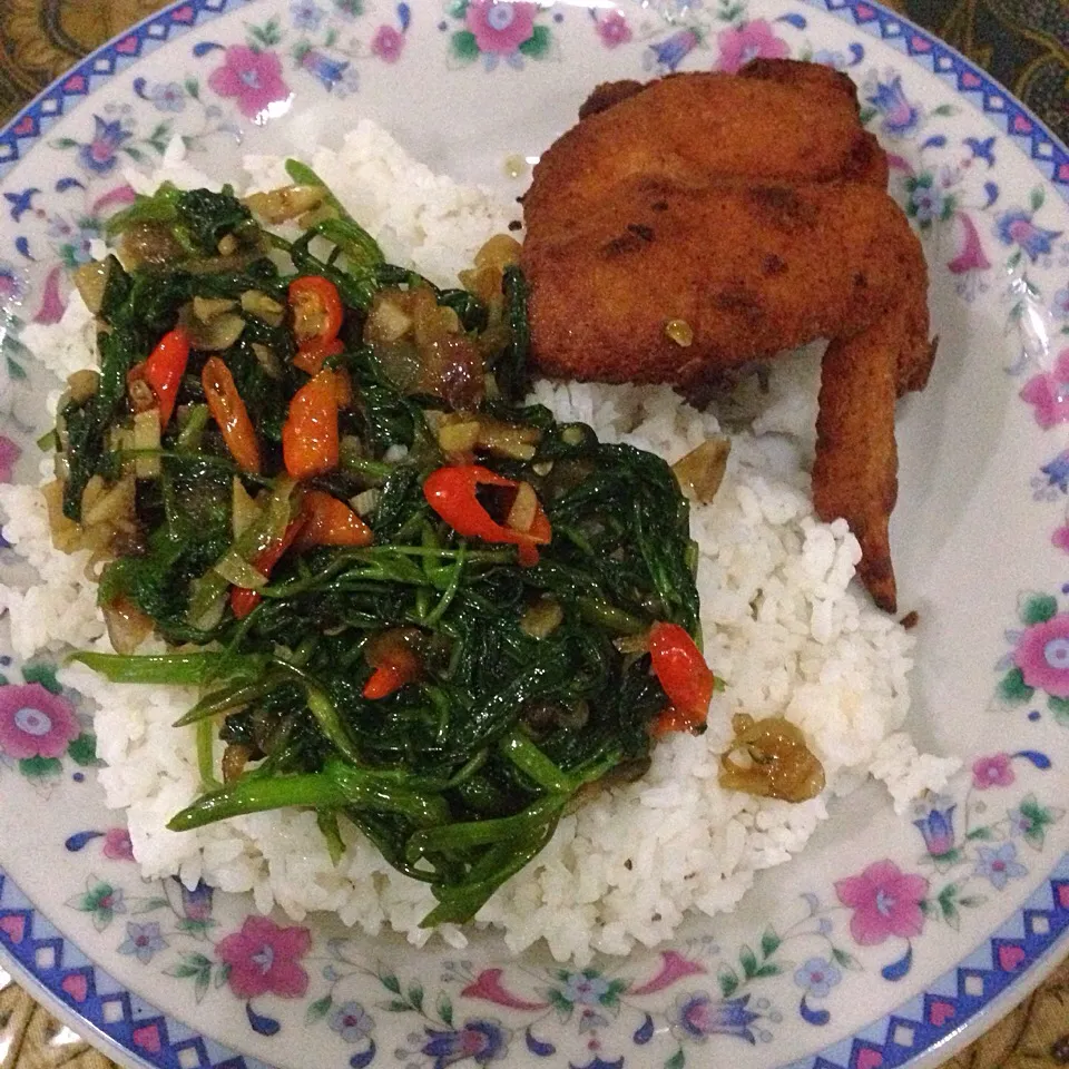 Fried chicken with sauteed kale|Er Li Liyaさん