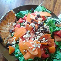 Green Salad with Grilled Salmon|reina gonzalesさん