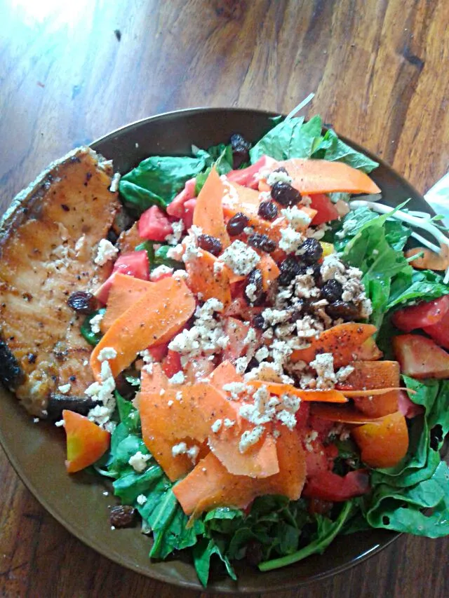 Green Salad with Grilled Salmon|reina gonzalesさん