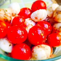 Mozzarella and cherry tomatoes.|diana matijasさん