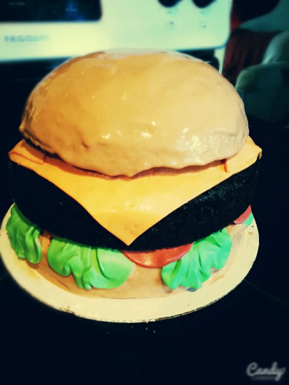 Cheeseburger Cake|Courtney Alizabet Riess Handelさん