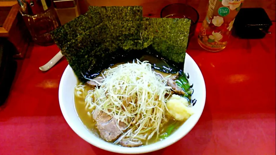 ラーメン  しらいし

ネギチャーシュー麺|ラィトさん