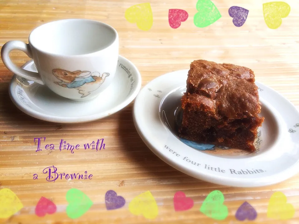 Chocolate and prune brownies- ピスタチオと洋酒漬けプルーンのブラウニー  でティータイム|cocoaさん