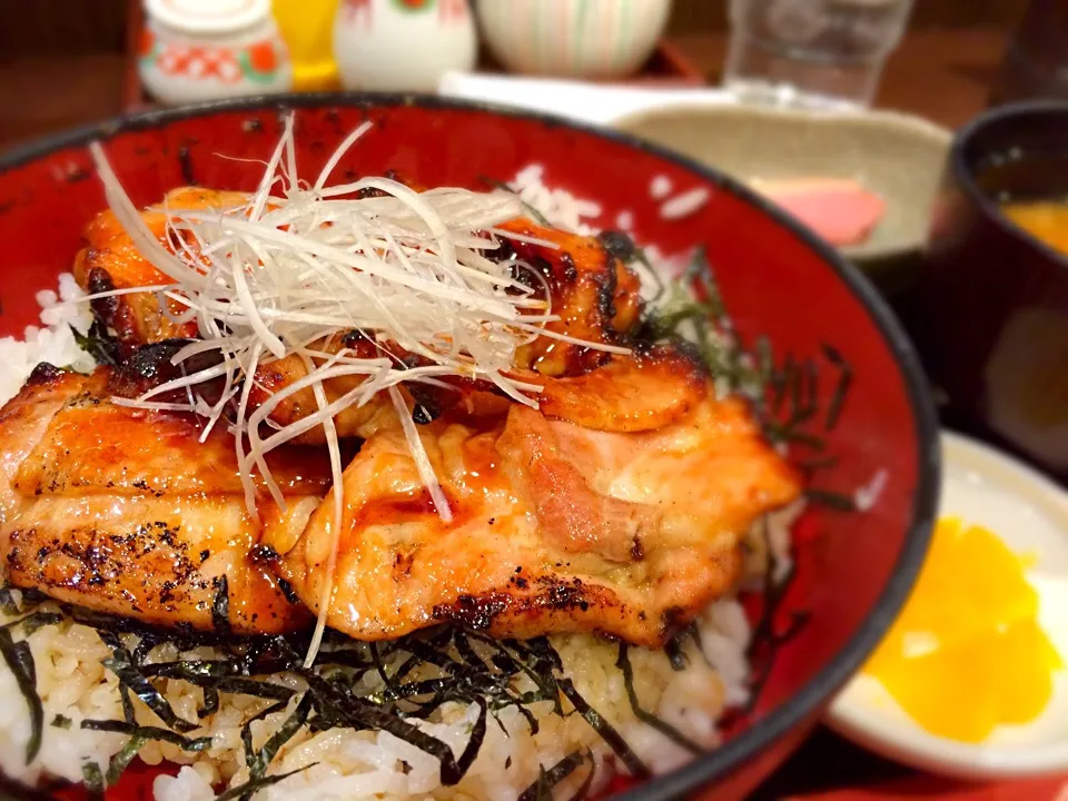 Snapdishの料理写真:名物 鳥丼|みぞまいさん