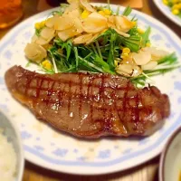 Snapdishの料理写真:旦那ちゃま作のステーキとかぶと水菜のサラダ❤️|藤原 宝娟さん