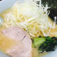 Snapdishの料理写真:クリーミィー家系ラーメン🍜