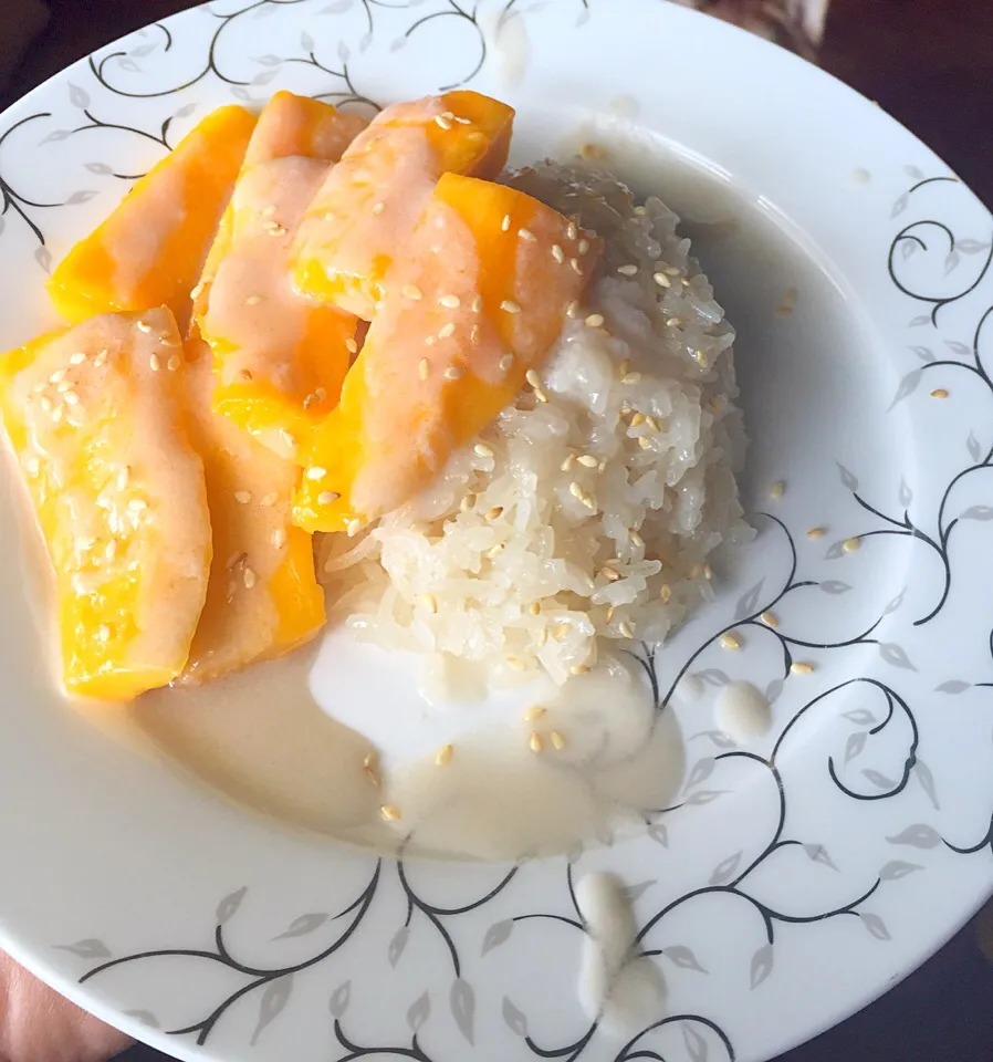 Thai dessert, Mango Sticky Rice.|🍀Sip👍👍さん