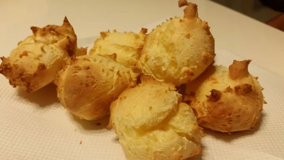 pao de queijo Amanda que fez 😋😋😋|lucia inoueさん