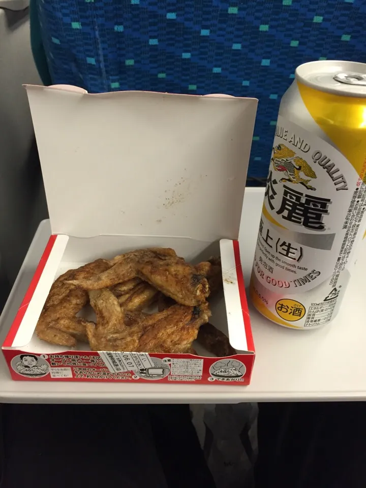 Snapdishの料理写真:手羽先と発泡酒|LiNxさん