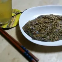 焼酎の焙じ茶割りと、鰯のなやめろう。手前味噌でね。|Toshio Katagiriさん