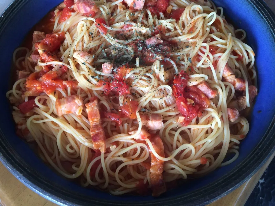 ベーコンのトマトソースパスタ|Nagiさん