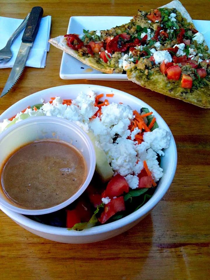 Greek flat bread & salad|erisさん