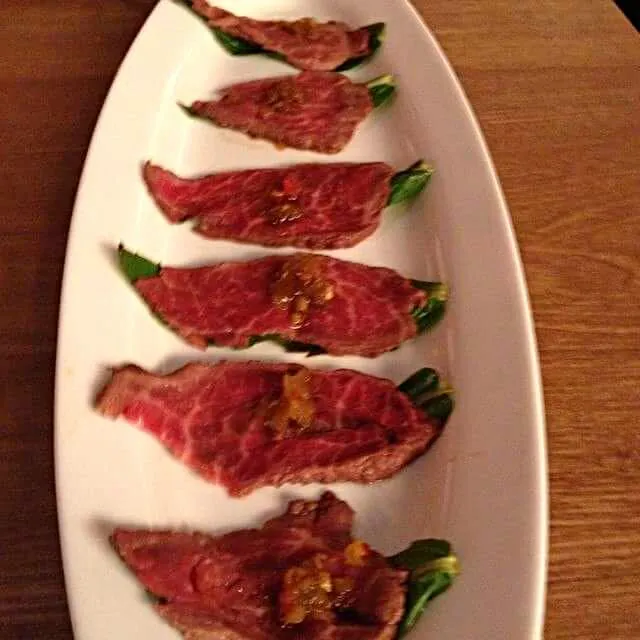 wagyu beef with mint leaves|CHUENCHAIさん