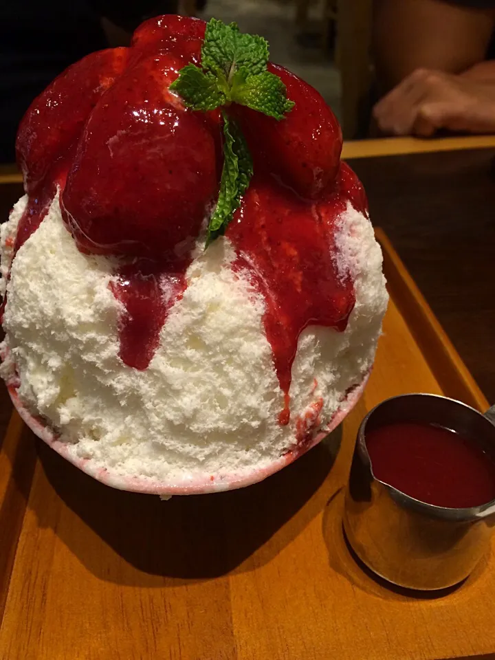 Strawberry cheesecake kakigori|Ong Sor Fernさん