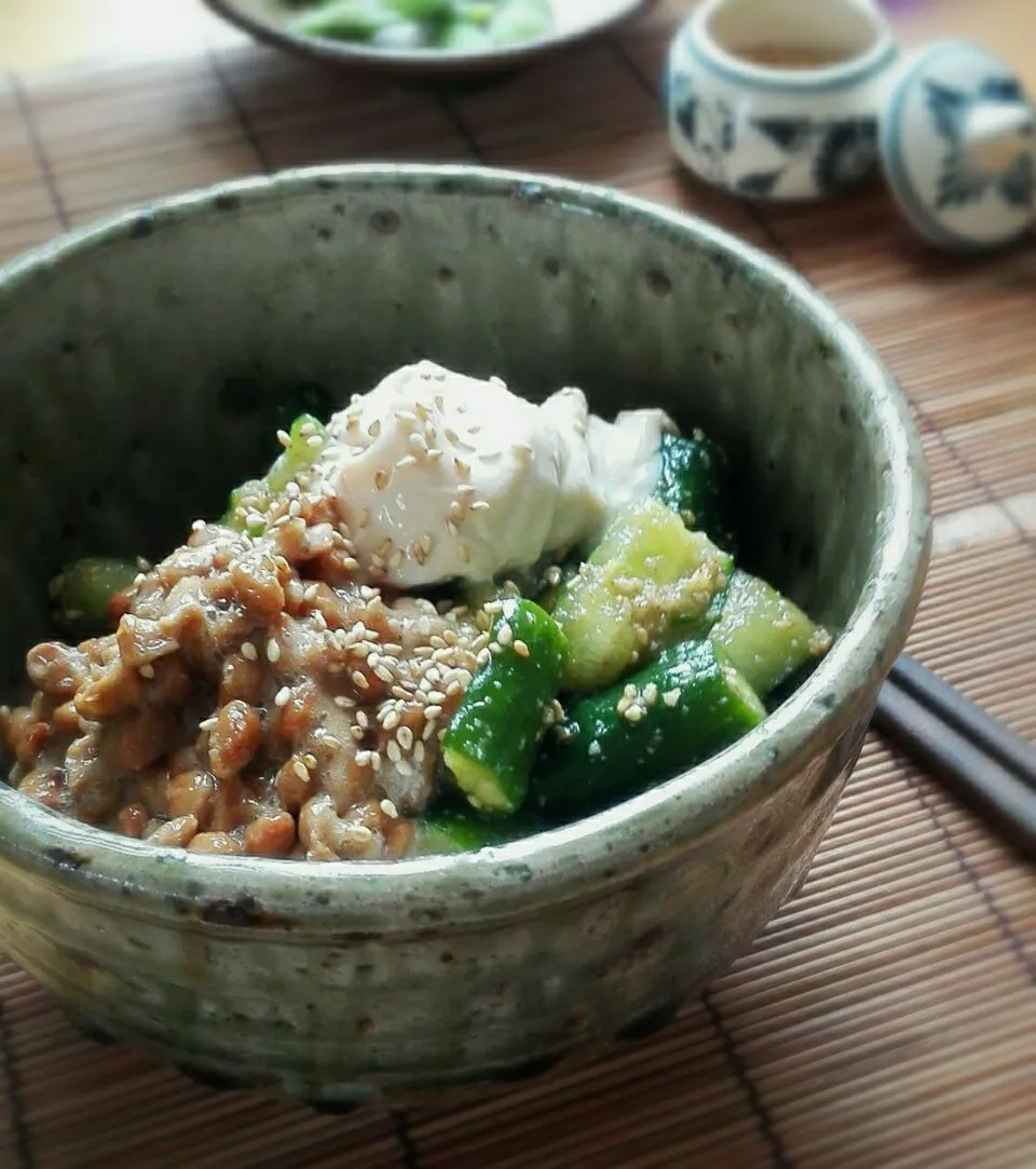 居酒屋風やみつき胡瓜と納豆と湯葉のどんぶり|まちまちこさん