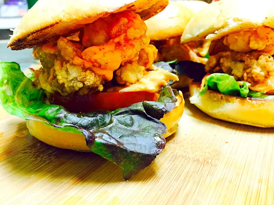 Fried shrimp & oyster sliders w/ Cajun slaw and spicy mayo.|Humberto f. gonzalezさん