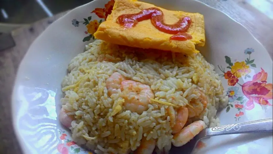 Shrimp Fried Rice with omelette|pam chaletaさん