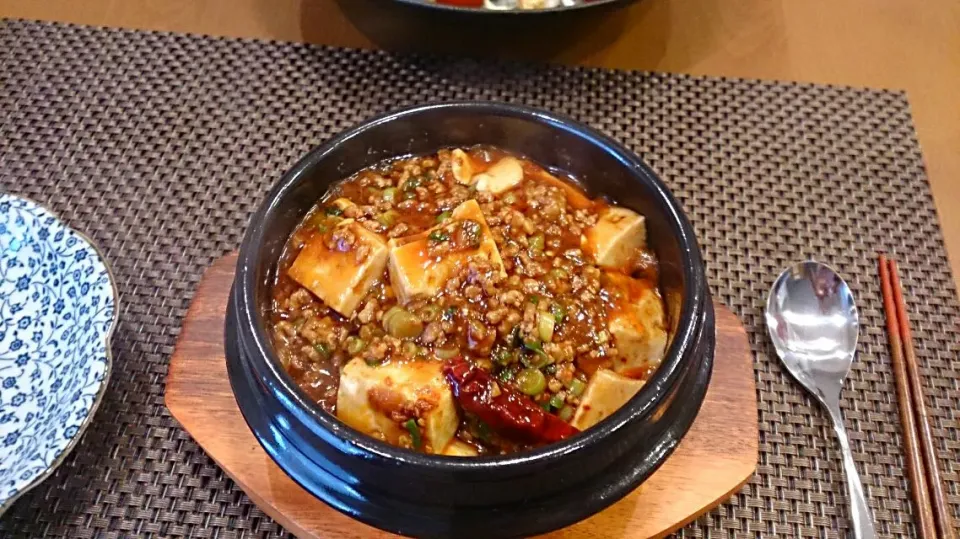 ぐっつぐつの土鍋四川麻婆豆腐丼♪♪熱くて辛くて美味しかったです(*^^*)|aaotaさん