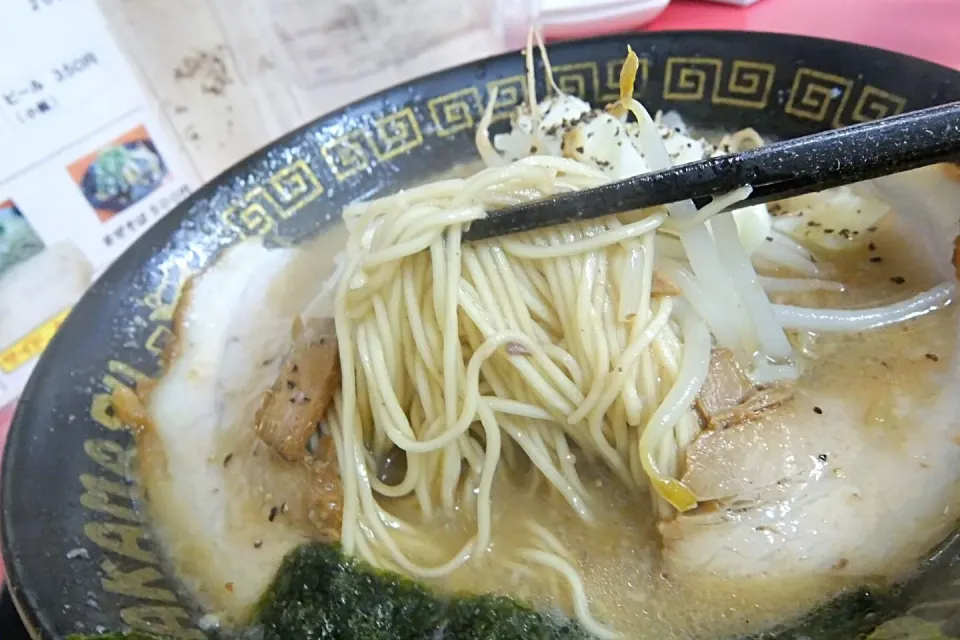 豚人のとこ塩とんこつ、細麺で♪(*´▽｀*)|深夜特急fさん