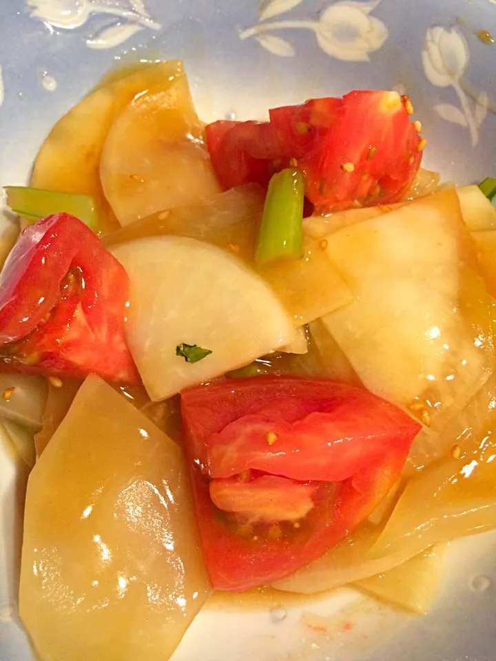 Radish onion and tomato sweet and sour stir-fry かぶ、玉ねぎ、トマトの甘酢あん炒め|emi tanakaさん