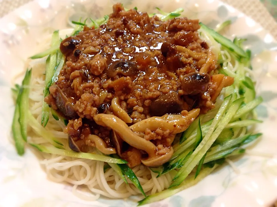 茄子と挽肉の素麺😋|アライさんさん