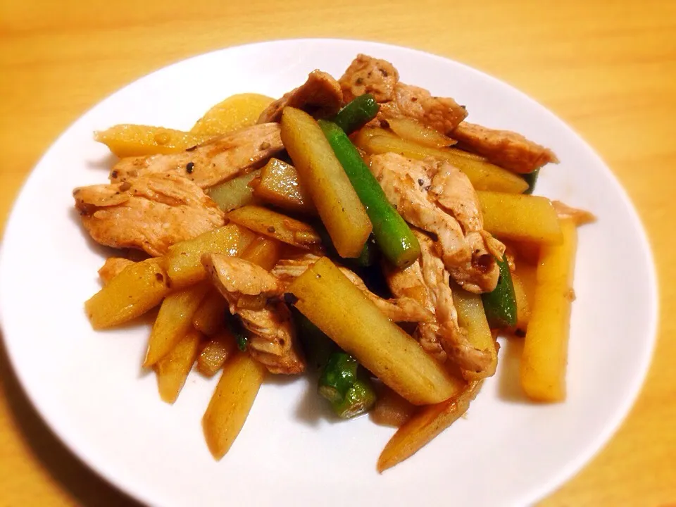 アスパラじゃがいも鶏胸肉炒め|さかしたさん