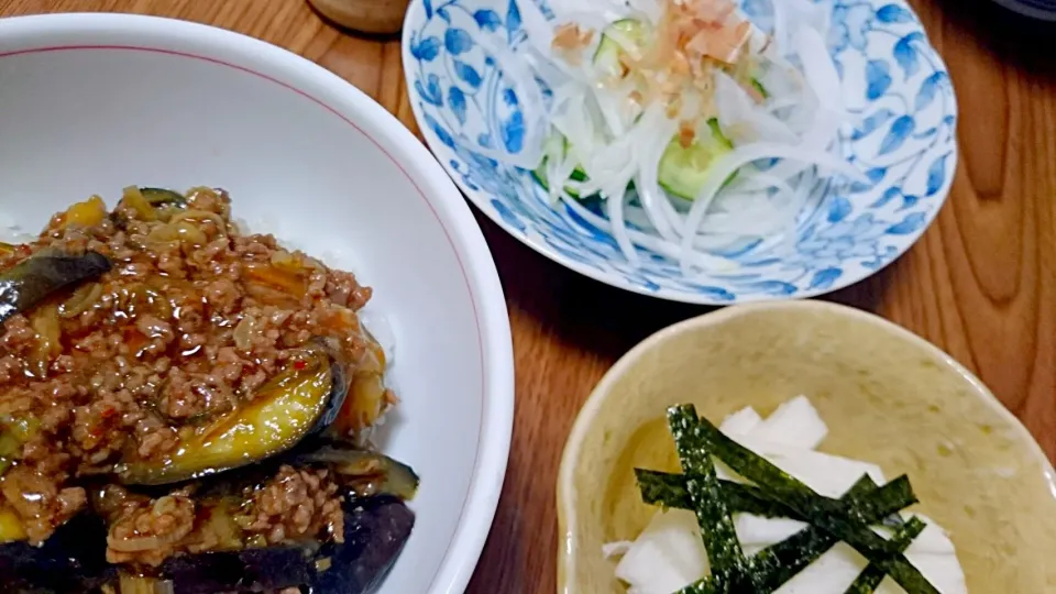 ・麻婆茄子丼
・新玉ねぎのサラダ
・山芋の短冊切り|ようかんさん