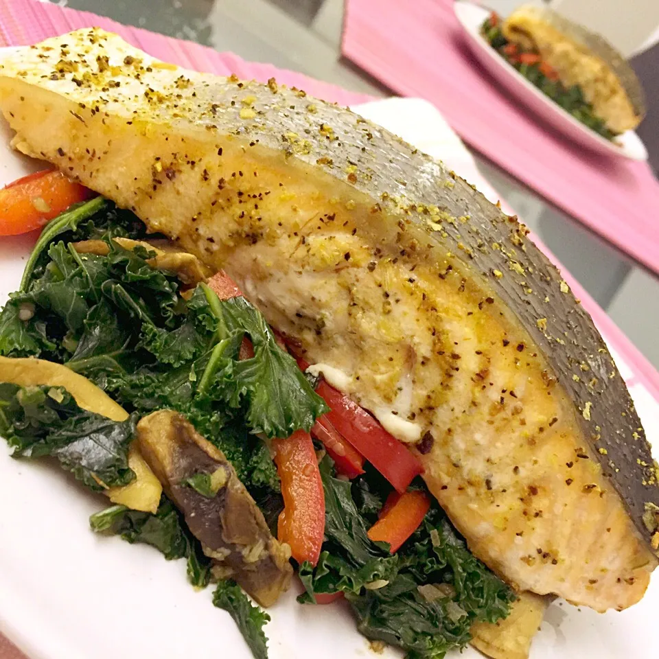 Oven-Roasted Salmon & Stir-Fry Kale|Prisca Erさん