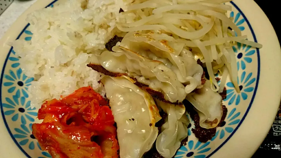 焼き餃子ともやしとごはんー|あまねさん