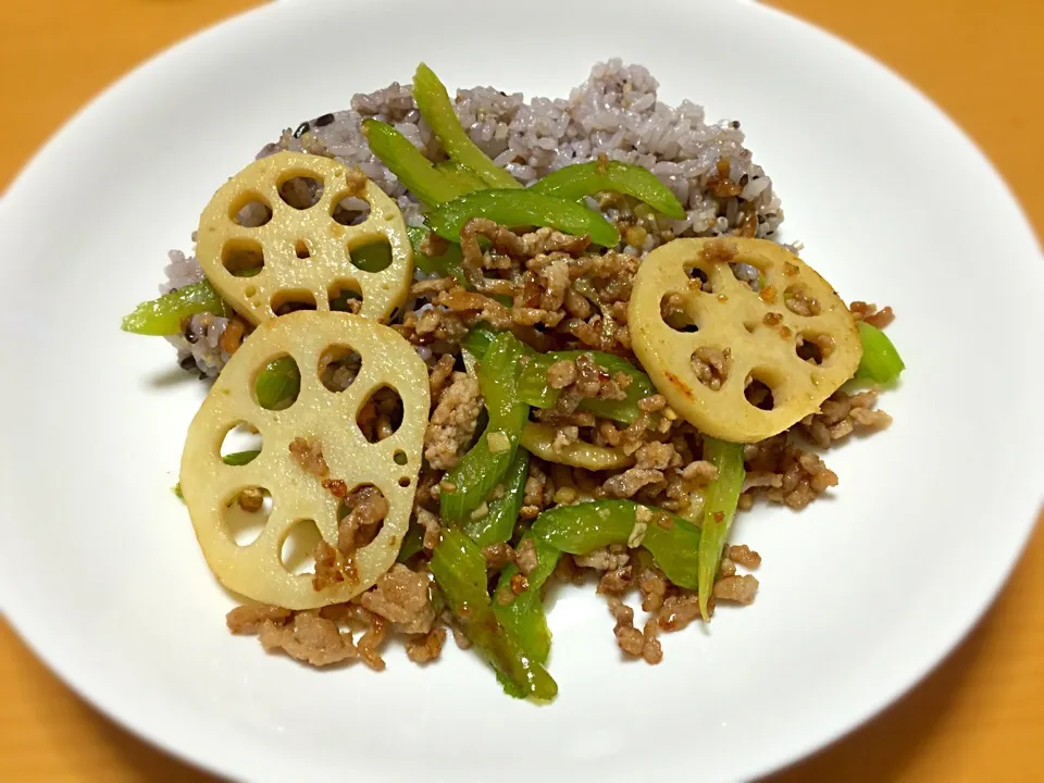 Snapdishの料理写真:のっちゃんさんの料理 シャキシャキ蓮根とセロリ丼|momoさん