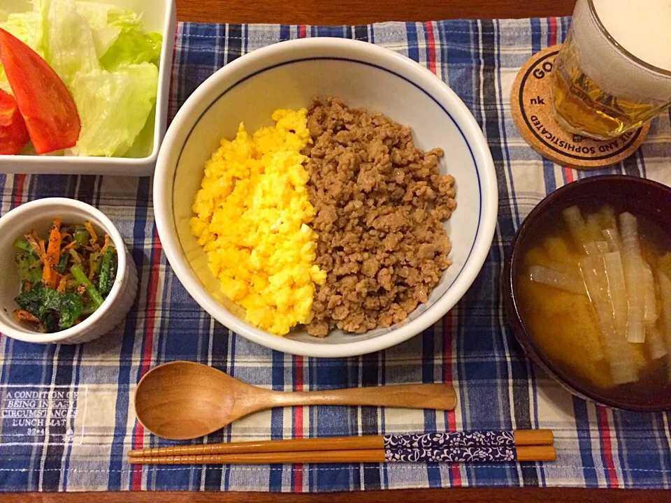 そぼろ丼 大根のお味噌汁 小松菜と人参の胡麻和え|haseseさん