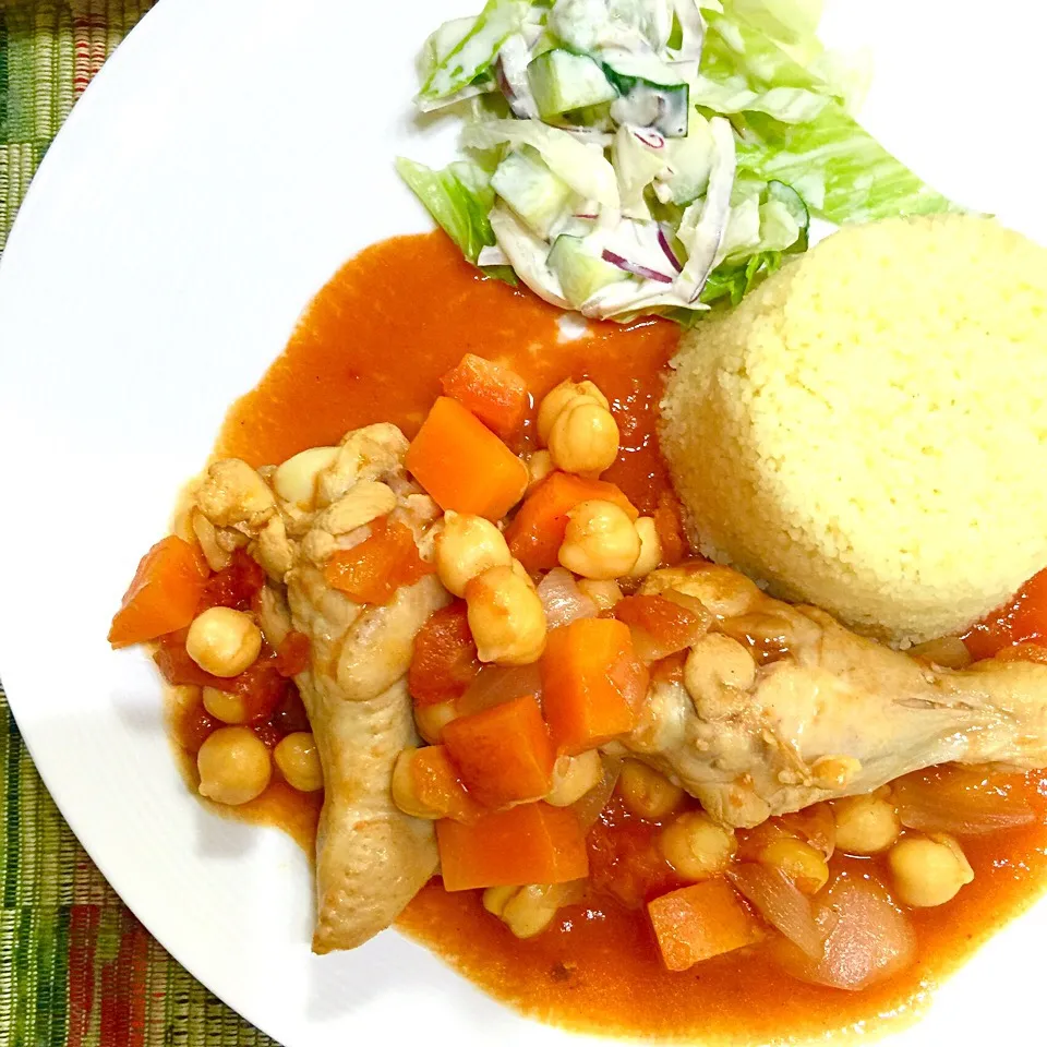 Couscous, with Chicken and chickpea simmered in spicy tomato sauce, avocado and cucumber salad|senseki22さん