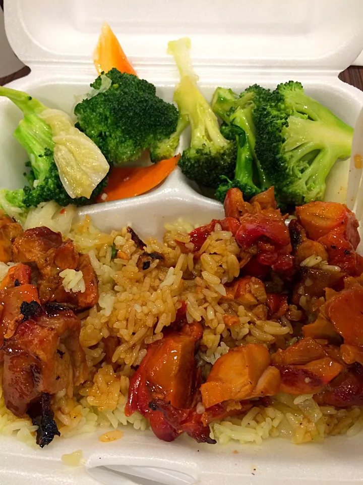 Snapdishの料理写真:Bourbon Chicken, Garlic Broccoli, rice #lunchatthemall|Milka Papricaさん