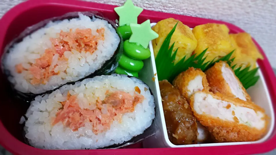 Snapdishの料理写真:#お弁当 #鮭おにぎらず #卵焼き #枝豆 #AJINOMOTO冷凍エビかつ #あけぼの冷凍カルビ #超簡単 #でもかわいくなきゃ食べたくない #手抜きじゃないよ #いつでも本気|♡さん