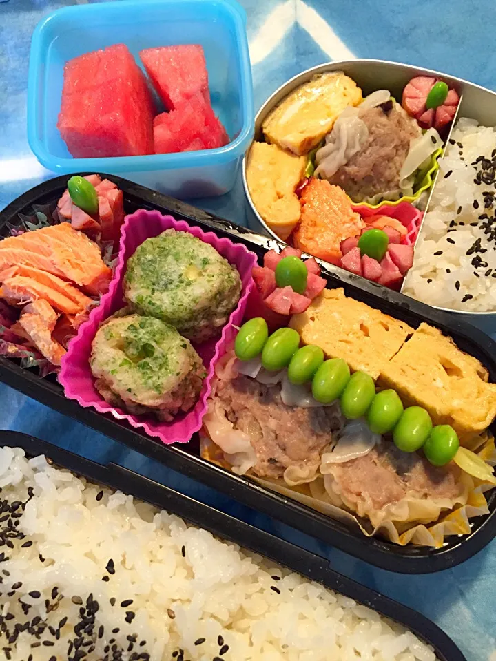 手作りシュウマイ弁当！ 鮭西京焼き ちくわ磯辺揚げ 卵焼き ウィンナー （🍉は別でねめぐちゃんw）|asamisaraさん