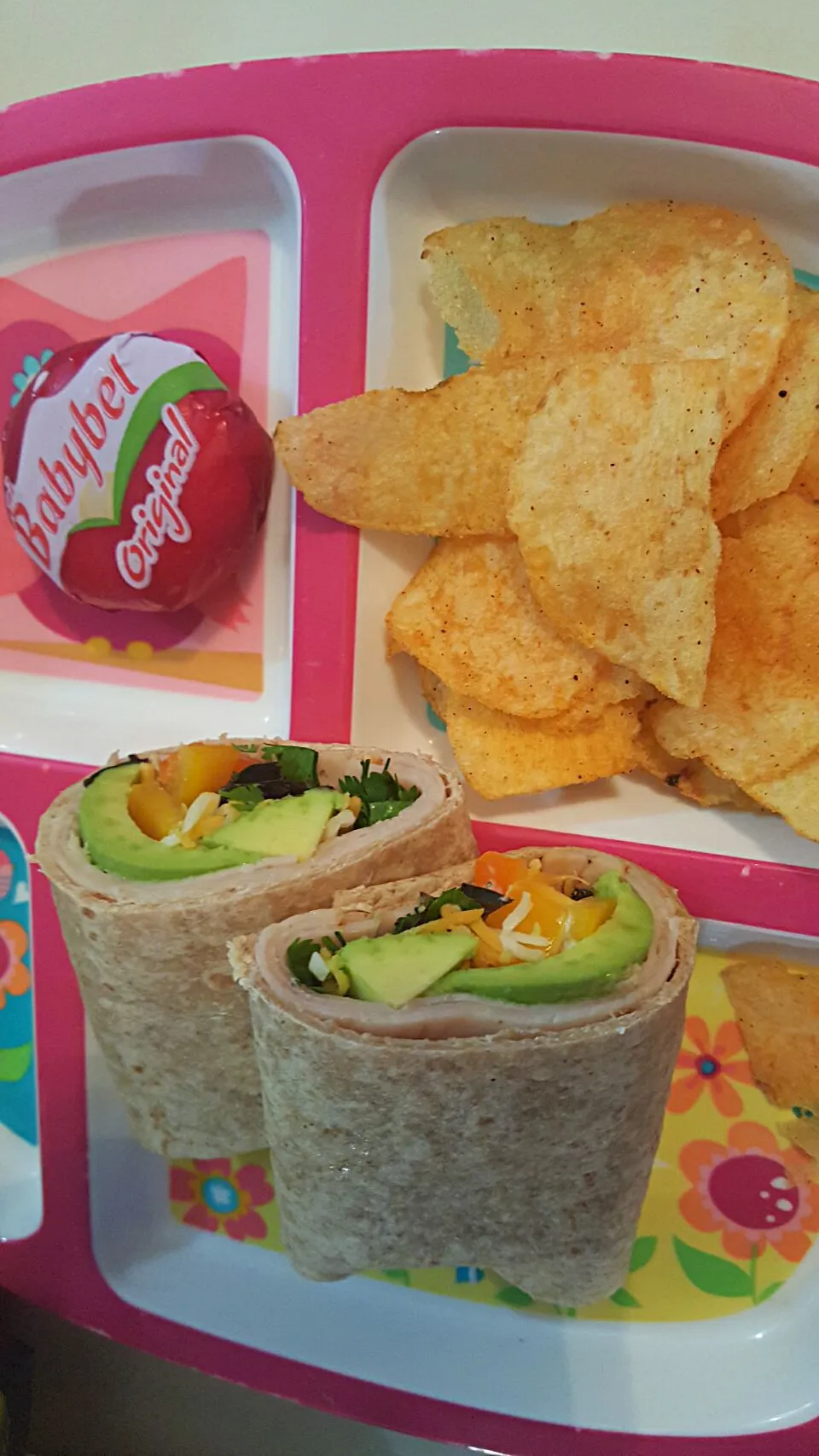 Turkey avocado wheat wrap with baby bell cheese and bbq potato chips!|Desiree Carmanさん